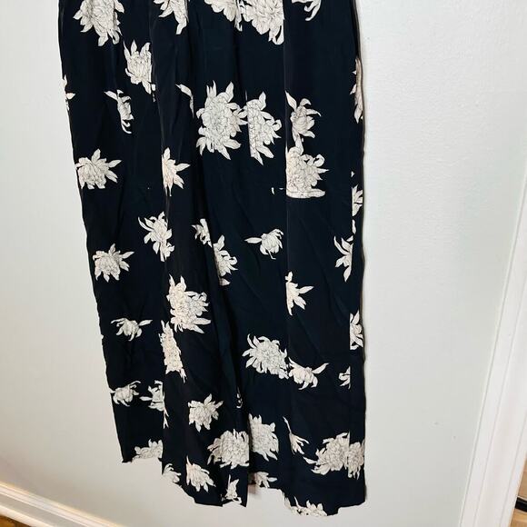 VINCE Chrysanthemum Black & White Print Floral 100% Silk Jumpsuit Size Large - Picture 9 of 12